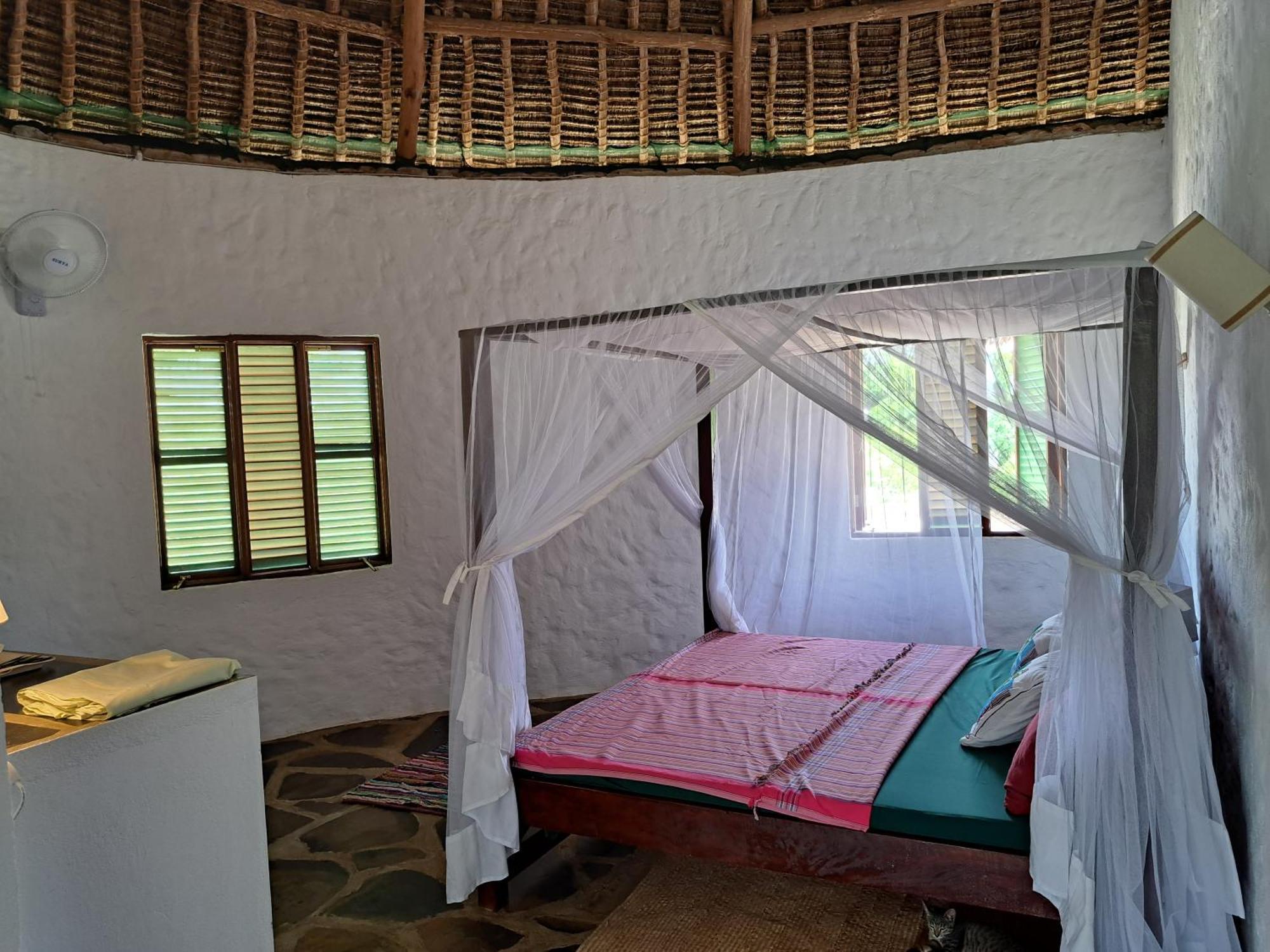 Diani Yoga Barn Bed & Breakfast Ukunda Ngoại thất bức ảnh